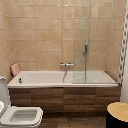 Апартаменты Spacious And Cozy In Bialoleki By Almundi *