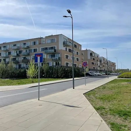 Апартаменты Spacious And Cozy In Bialoleki By Almundi Варшава