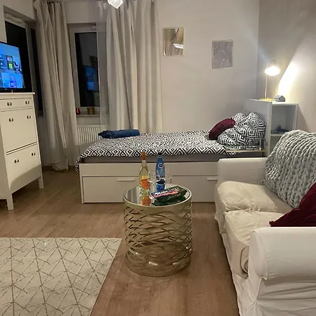 Apartment Spacious And Cozy In Bialoleki By Almundi
